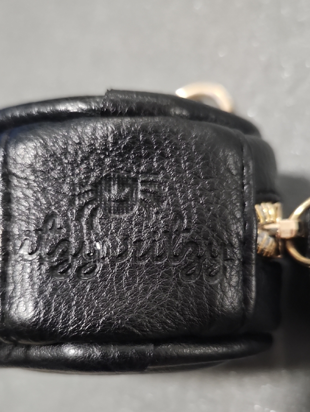 Itzy Ritzy Pacifier Holder Bag Charm Black Pebbled With Gold Hardware & Tassel - Picture 3 of 3
